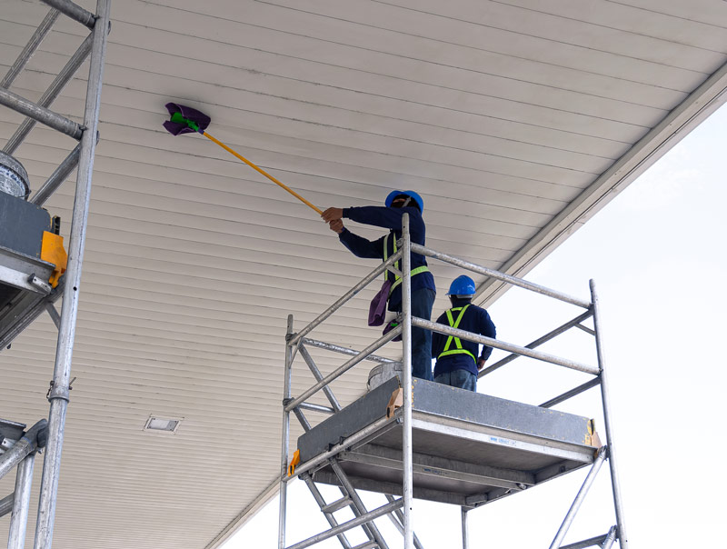 commercial roof cleaning